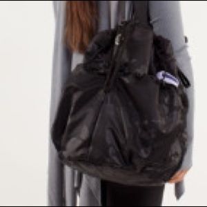 Lululemon Bliss Bag-Black Blurred Blossoms